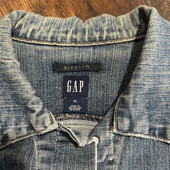 GAP Distressed Faded Frayed Rugged Whitewashed Blue Denim Women’s Jacket M - Picture 7 of 12
